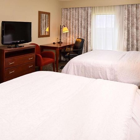 Hampton Inn By Hilton Litchfield Exterior photo