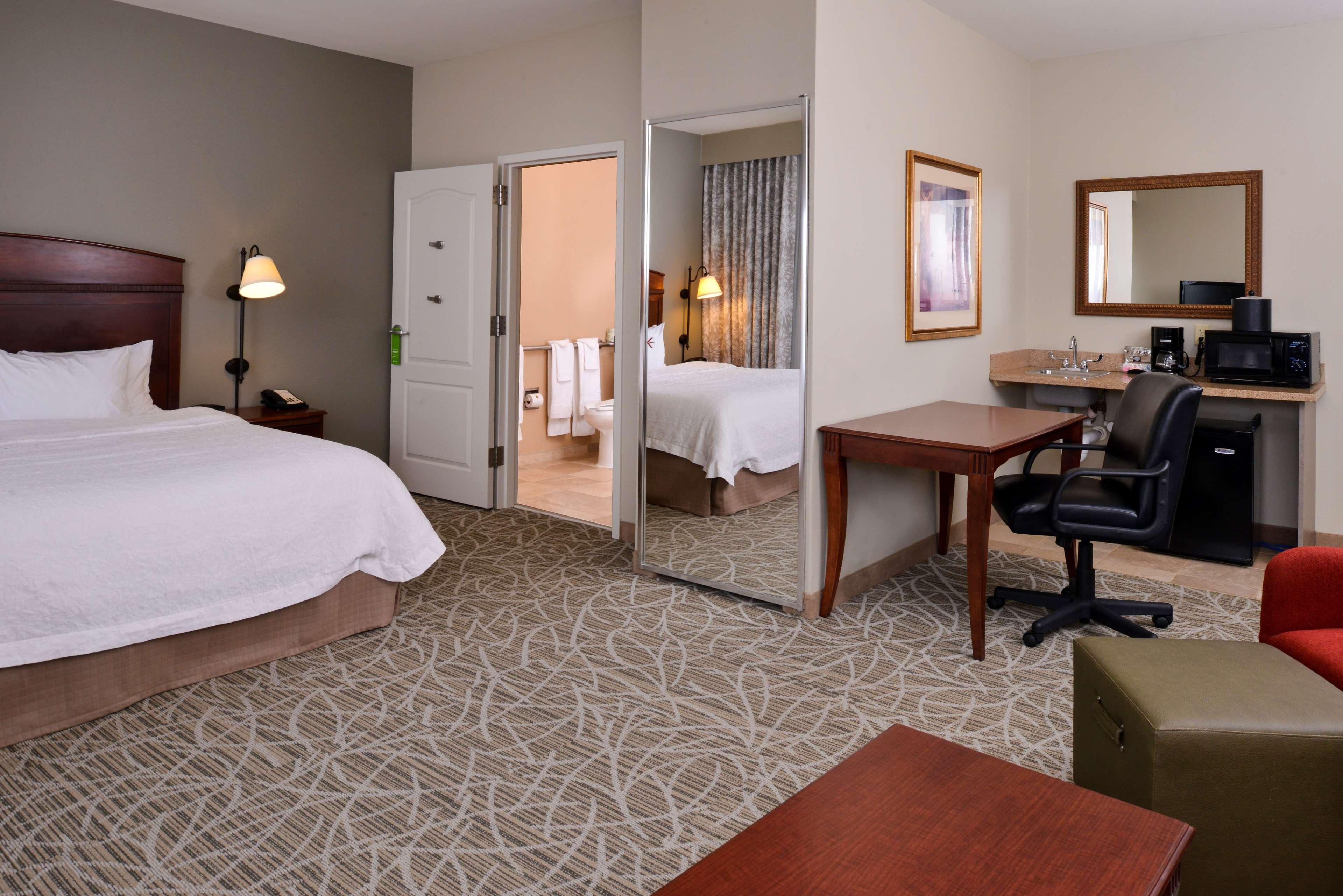 Hampton Inn By Hilton Litchfield Exterior photo