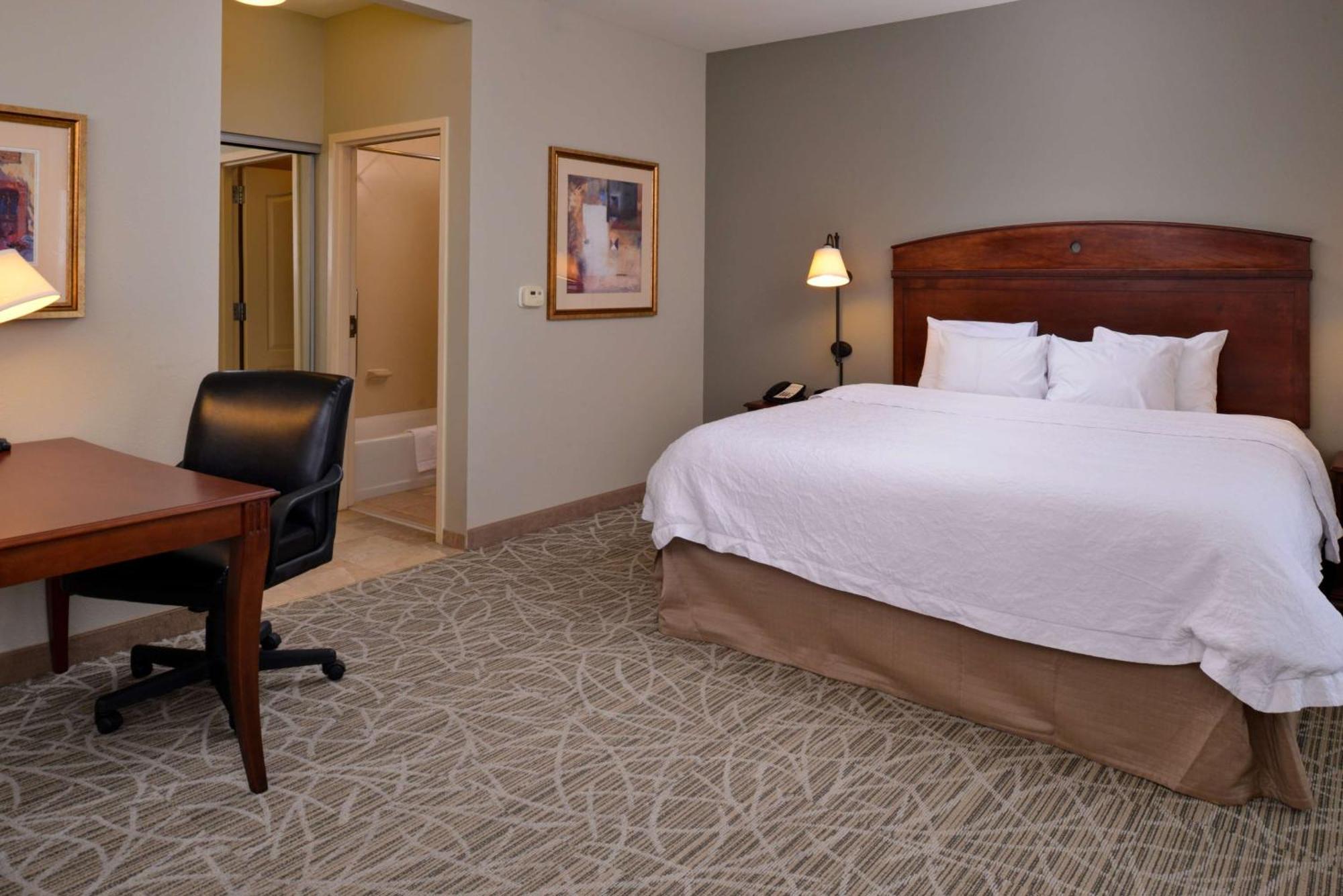 Hampton Inn By Hilton Litchfield Exterior photo