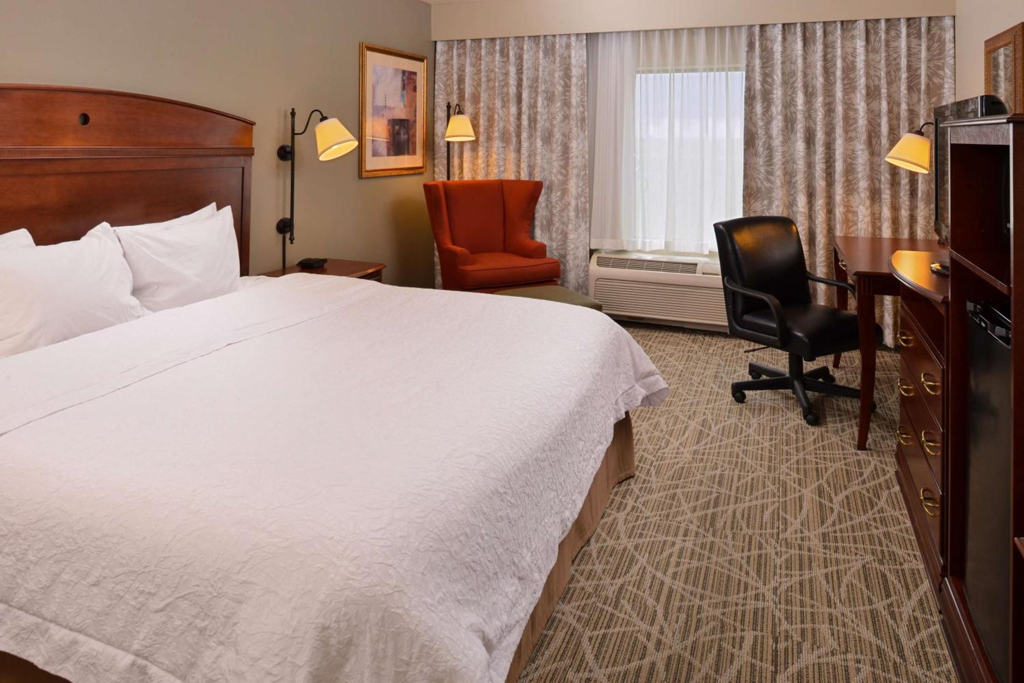 Hampton Inn By Hilton Litchfield Exterior photo