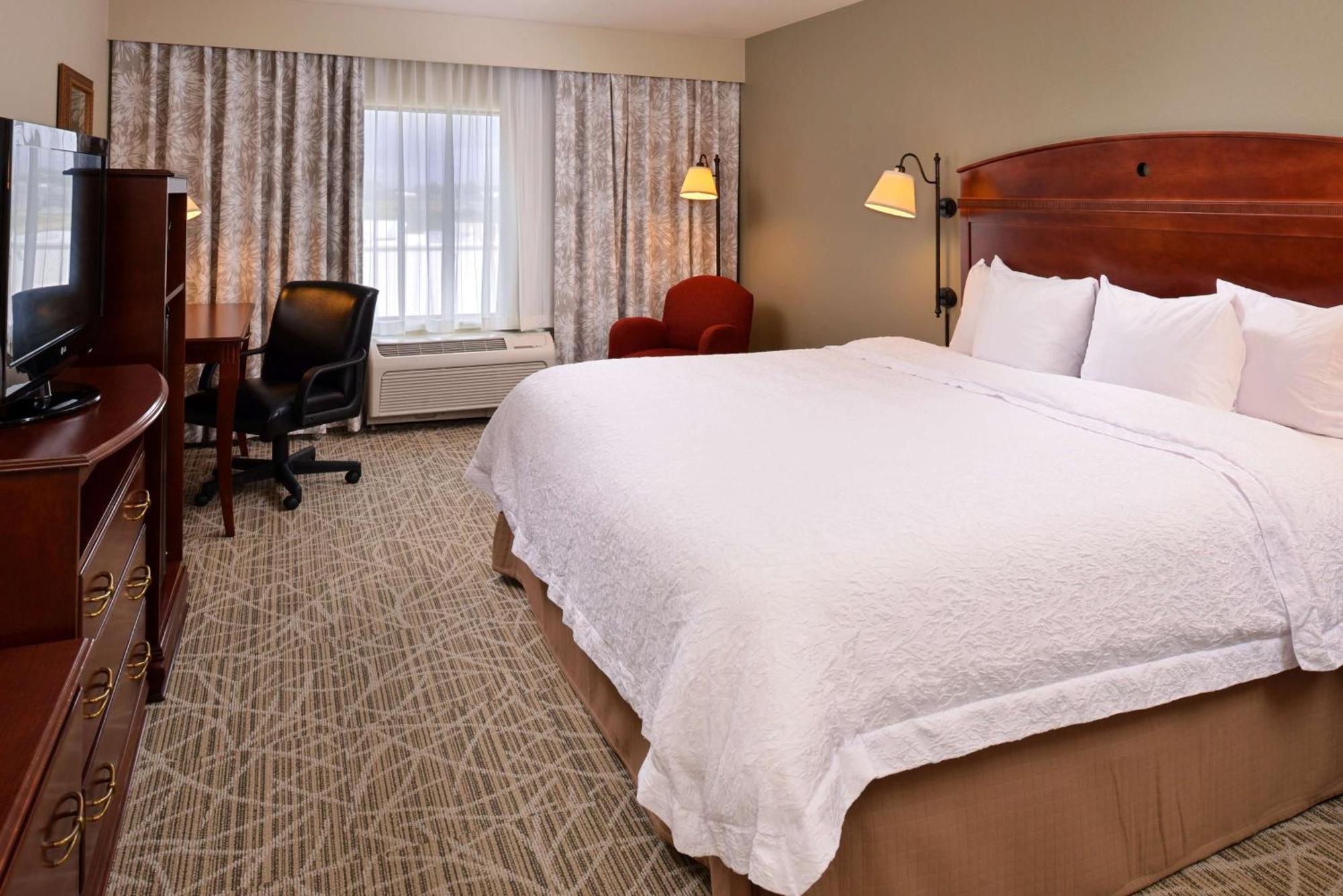 Hampton Inn By Hilton Litchfield Exterior photo