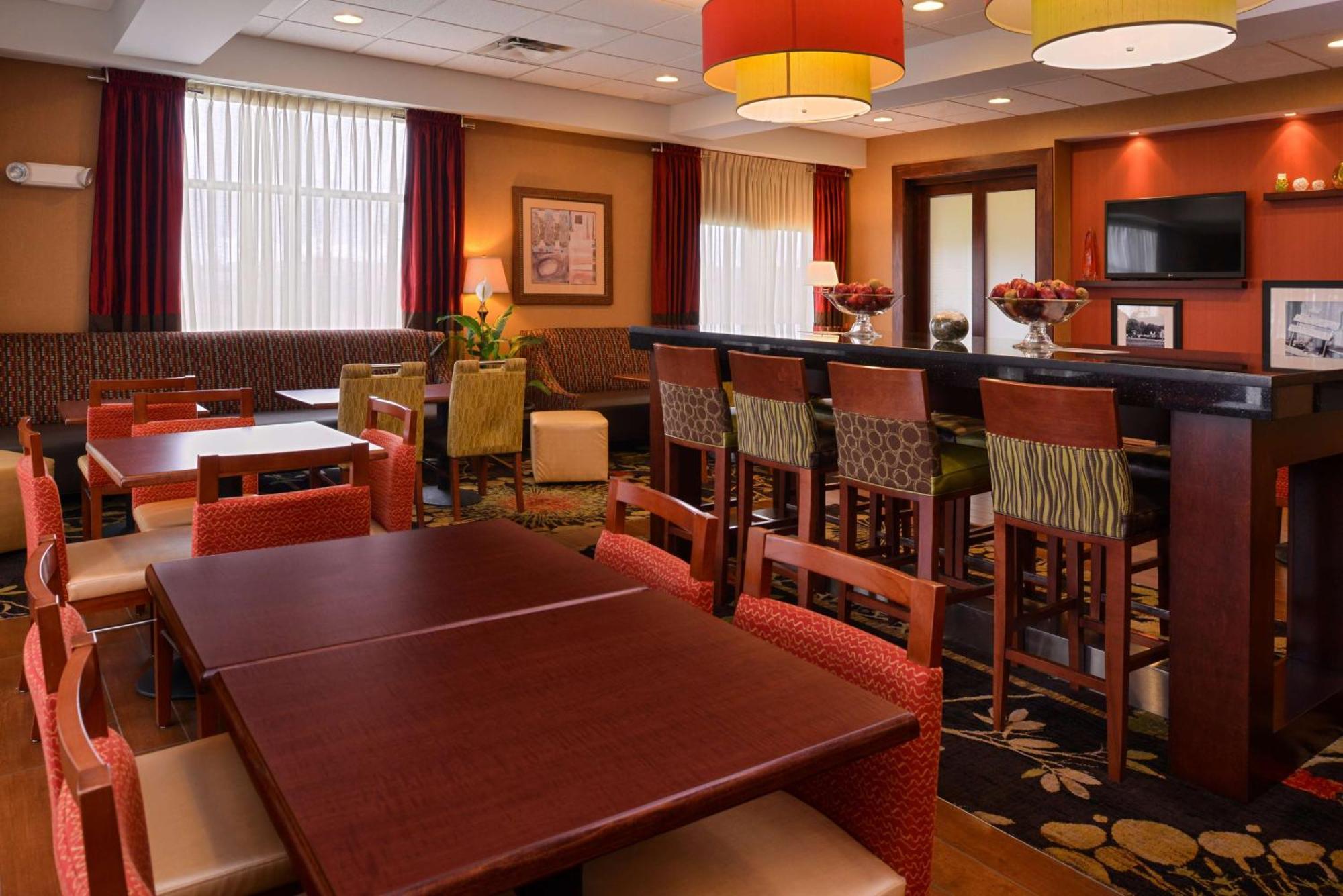 Hampton Inn By Hilton Litchfield Exterior photo