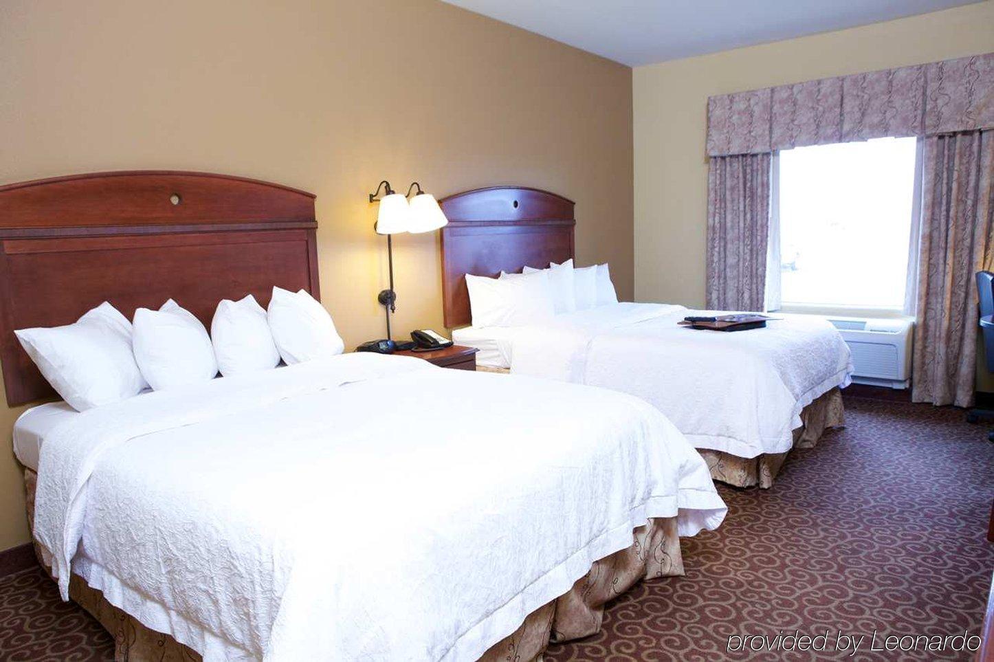 Hampton Inn By Hilton Litchfield Exterior photo