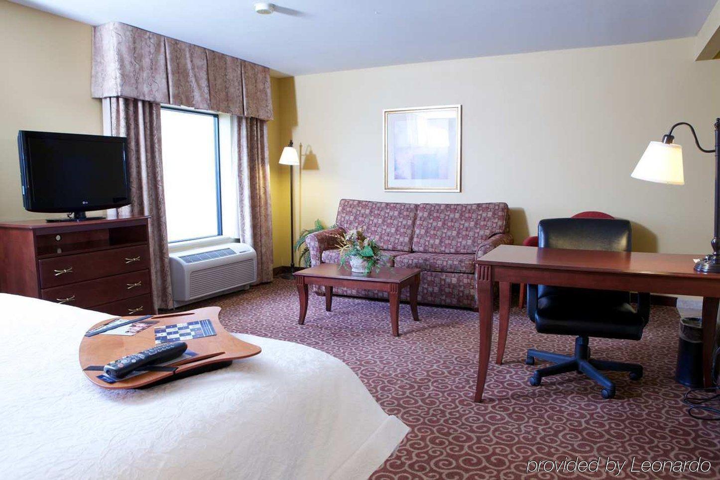 Hampton Inn By Hilton Litchfield Exterior photo