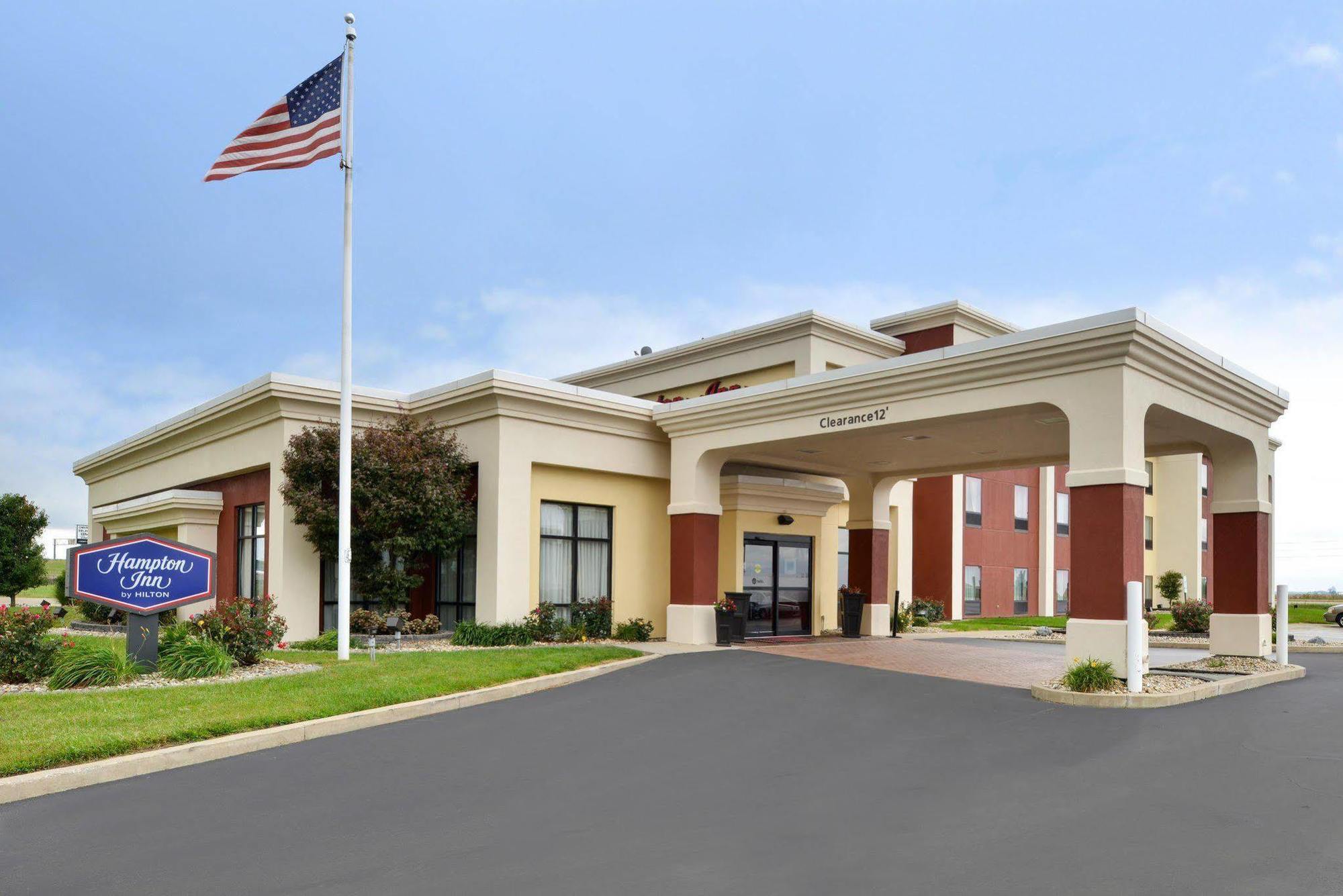 Hampton Inn By Hilton Litchfield Exterior photo